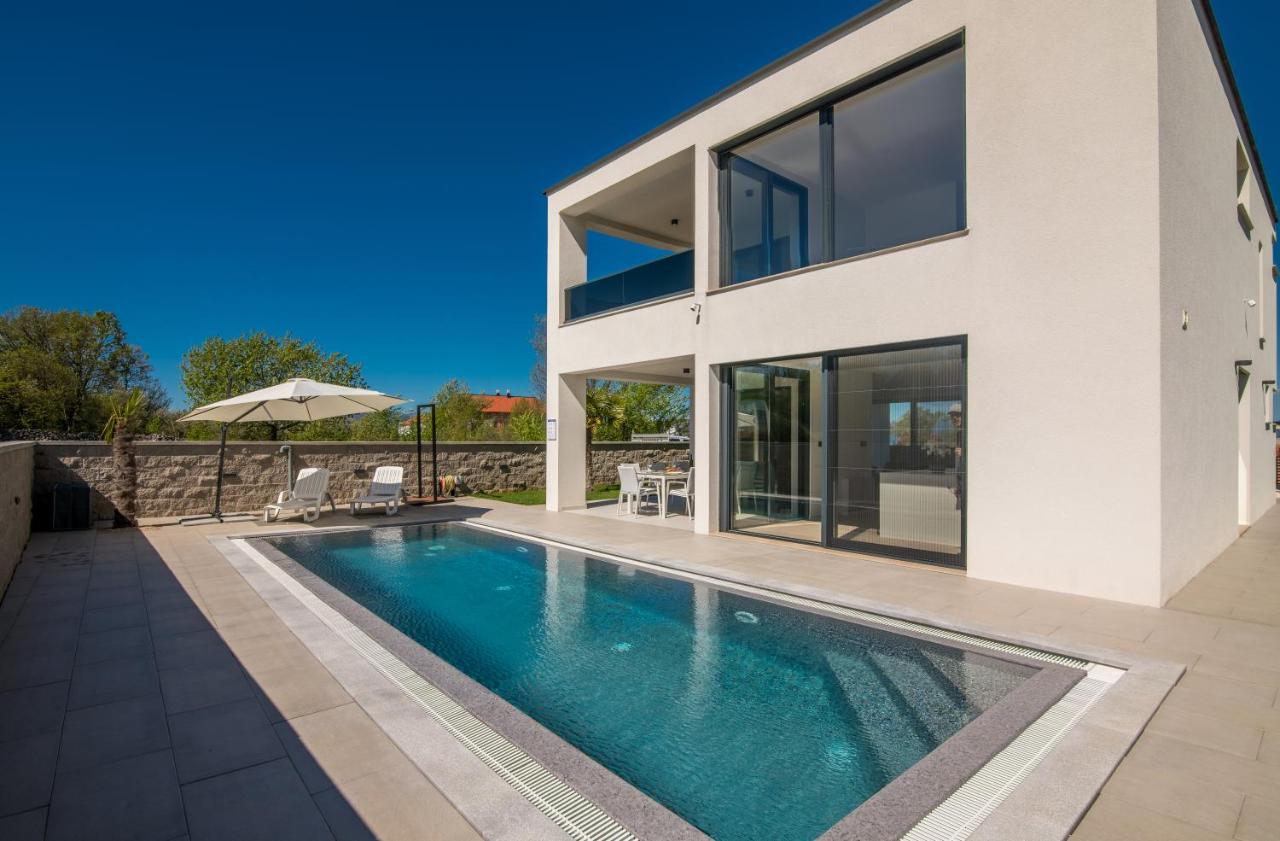 Luxury Villa Weiss - Malinska - Heated Pool - Central Floor Heating In Winter エクステリア 写真