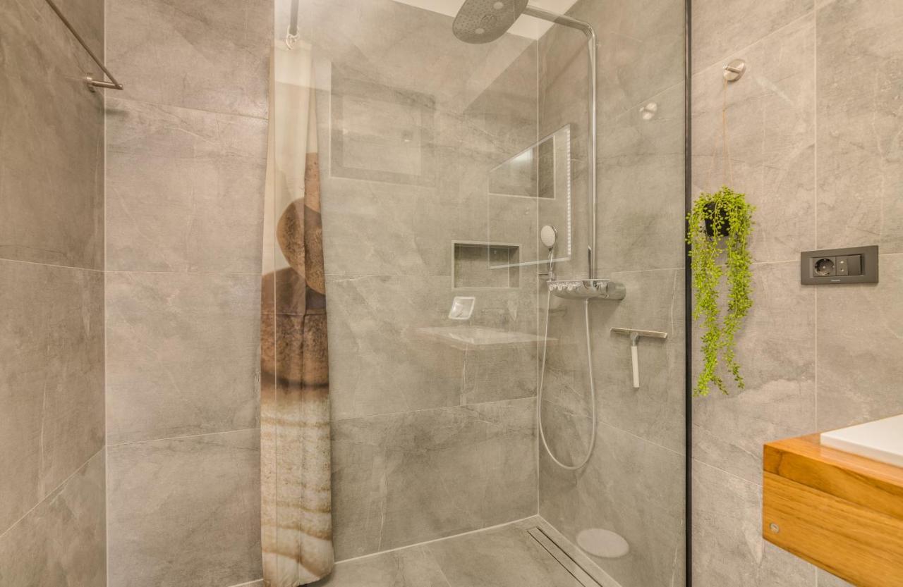 Luxury Villa Weiss - Malinska - Heated Pool - Central Floor Heating In Winter エクステリア 写真