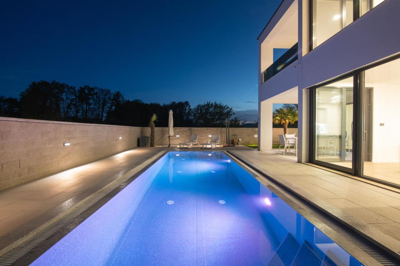 Luxury Villa Weiss - Malinska - Heated Pool - Central Floor Heating In Winter エクステリア 写真