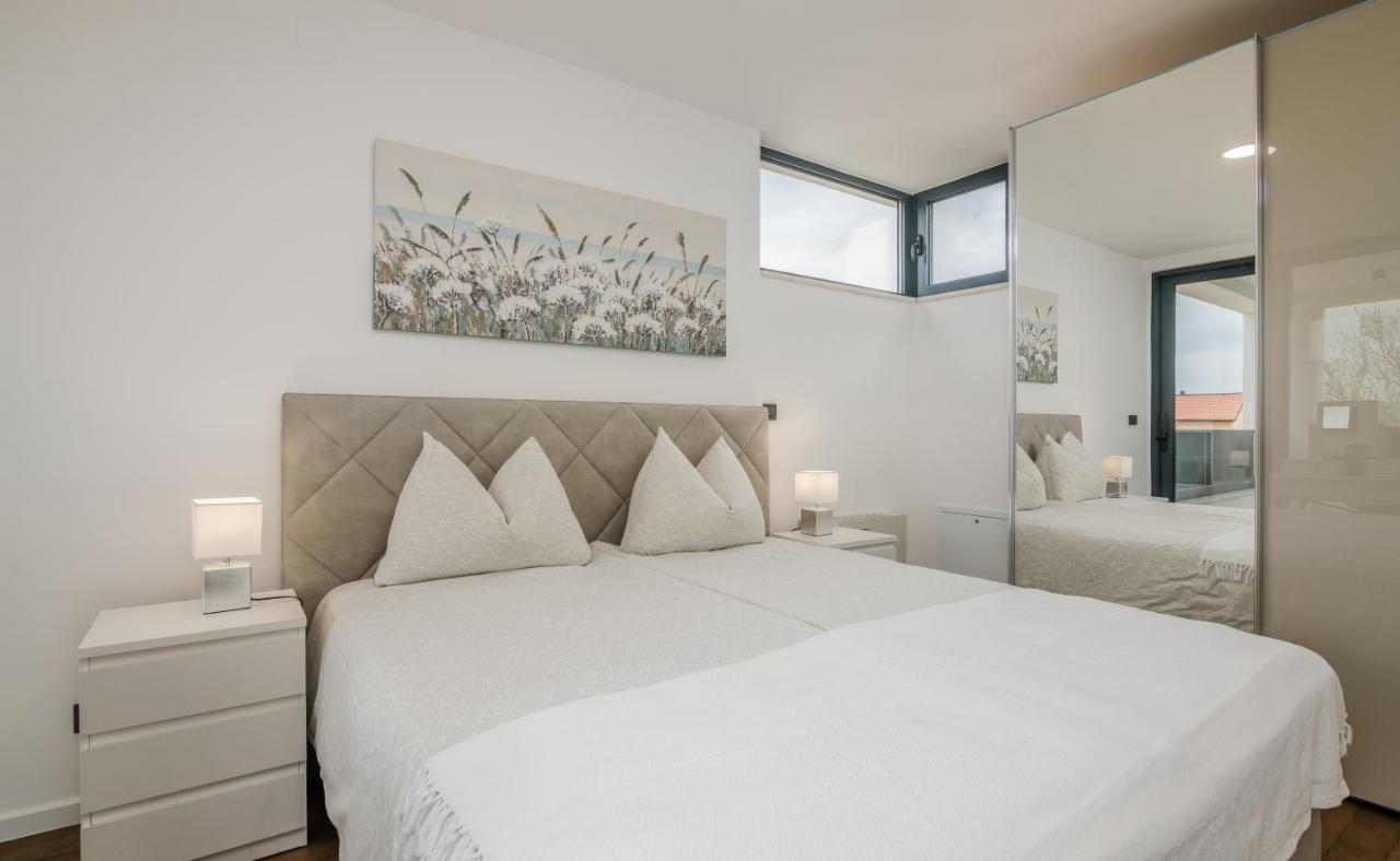 Luxury Villa Weiss - Malinska - Heated Pool - Central Floor Heating In Winter エクステリア 写真