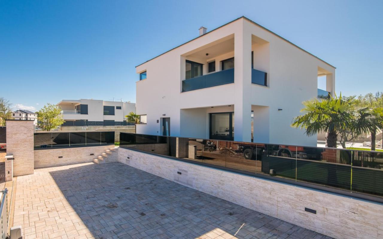 Luxury Villa Weiss - Malinska - Heated Pool - Central Floor Heating In Winter エクステリア 写真