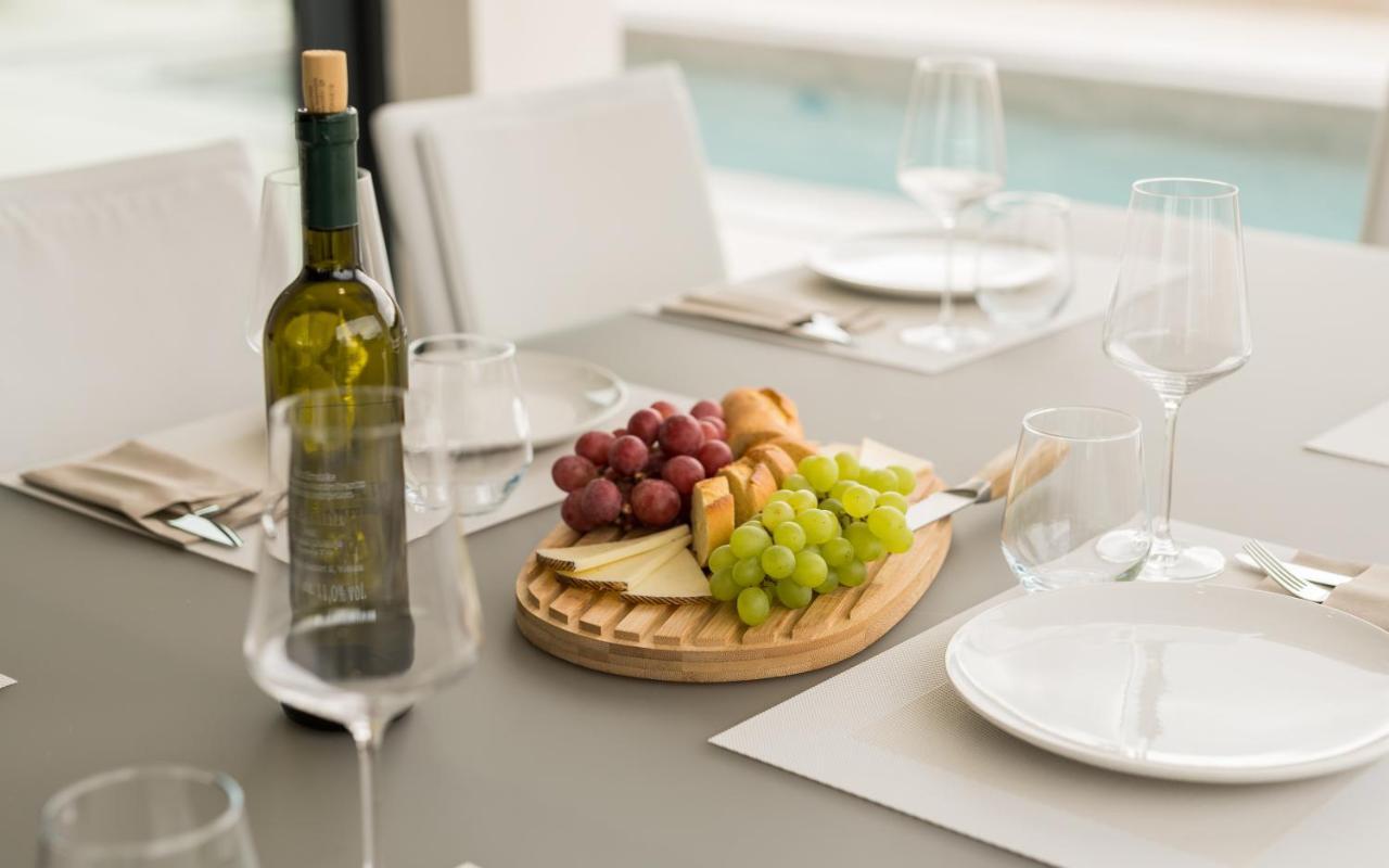 Luxury Villa Weiss - Malinska - Heated Pool - Central Floor Heating In Winter エクステリア 写真