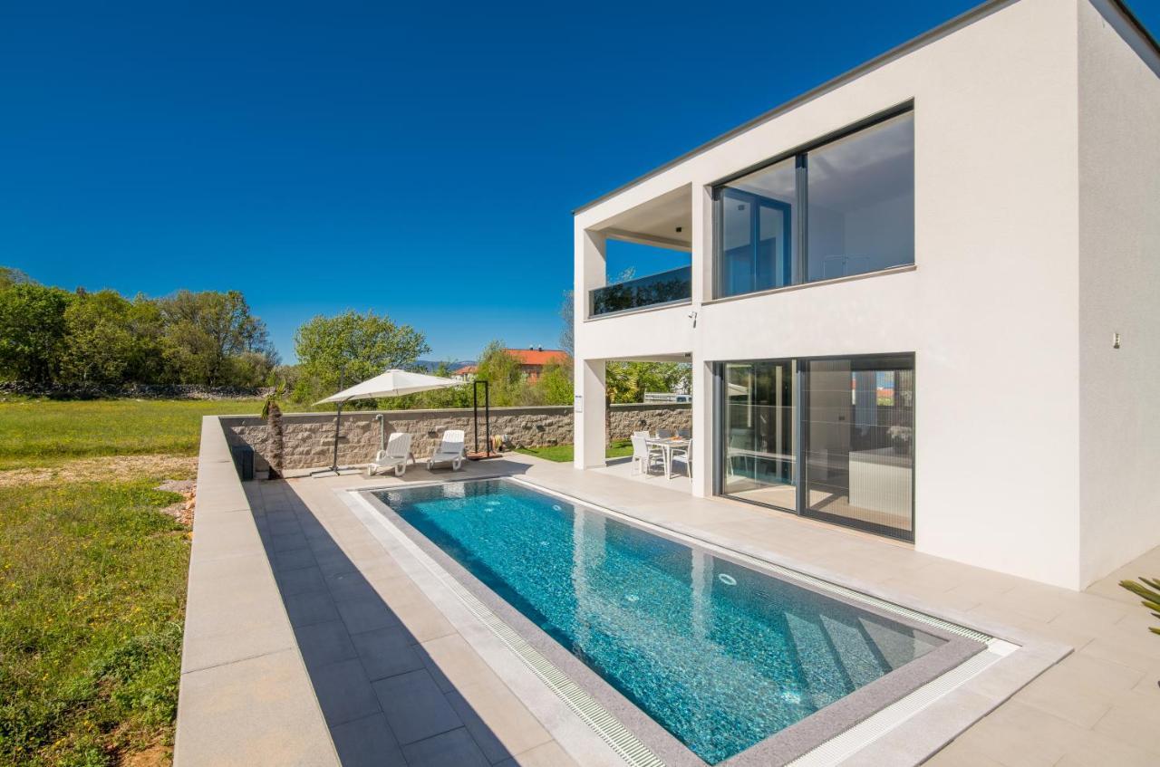 Luxury Villa Weiss - Malinska - Heated Pool - Central Floor Heating In Winter エクステリア 写真