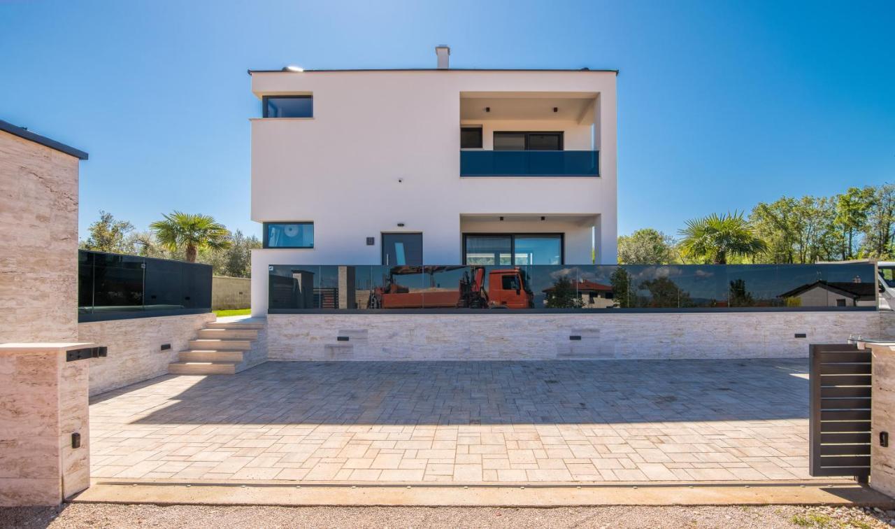 Luxury Villa Weiss - Malinska - Heated Pool - Central Floor Heating In Winter エクステリア 写真