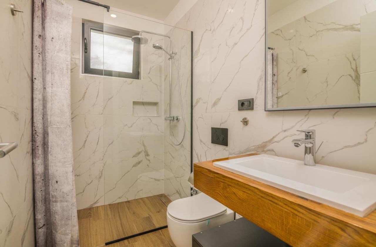 Luxury Villa Weiss - Malinska - Heated Pool - Central Floor Heating In Winter エクステリア 写真