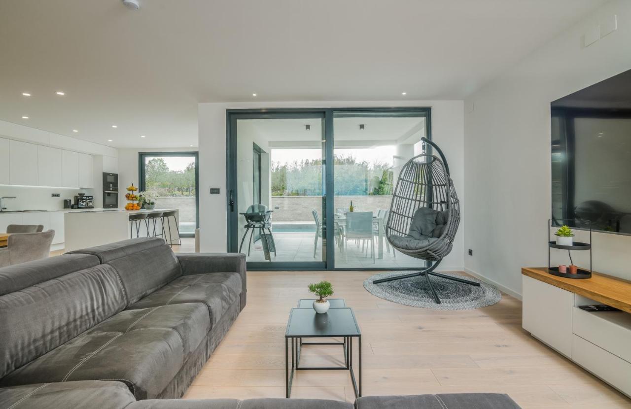 Luxury Villa Weiss - Malinska - Heated Pool - Central Floor Heating In Winter エクステリア 写真