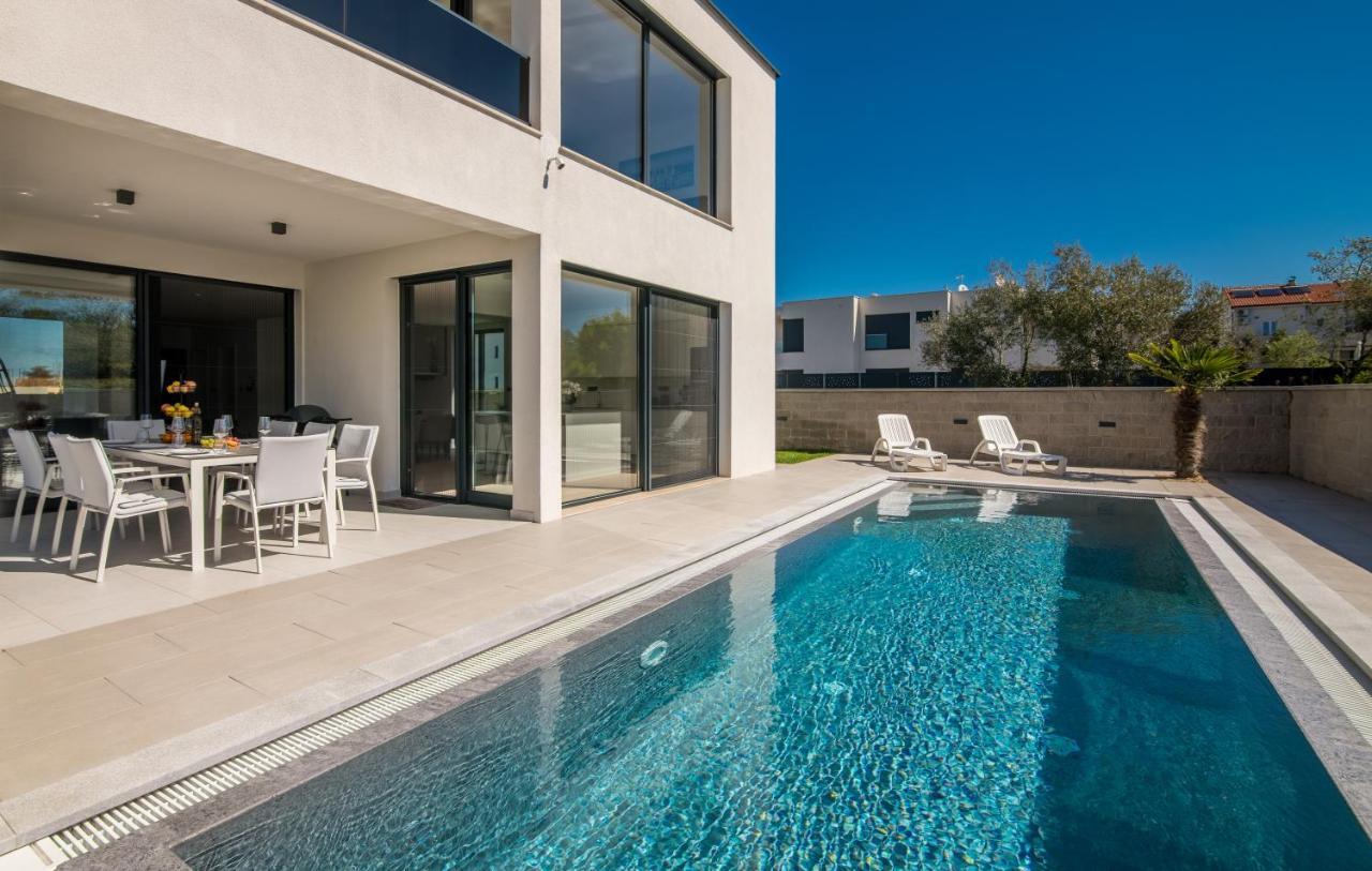 Luxury Villa Weiss - Malinska - Heated Pool - Central Floor Heating In Winter エクステリア 写真