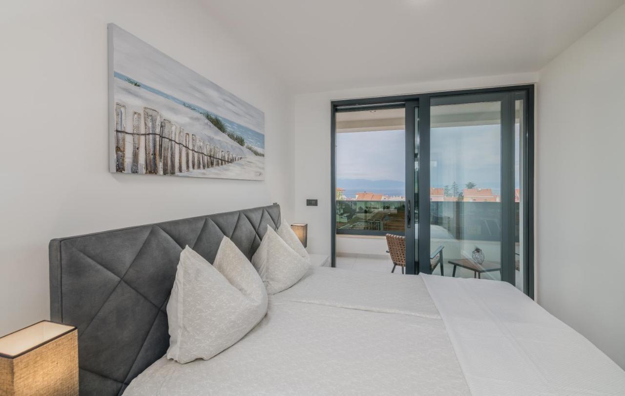Luxury Villa Weiss - Malinska - Heated Pool - Central Floor Heating In Winter エクステリア 写真