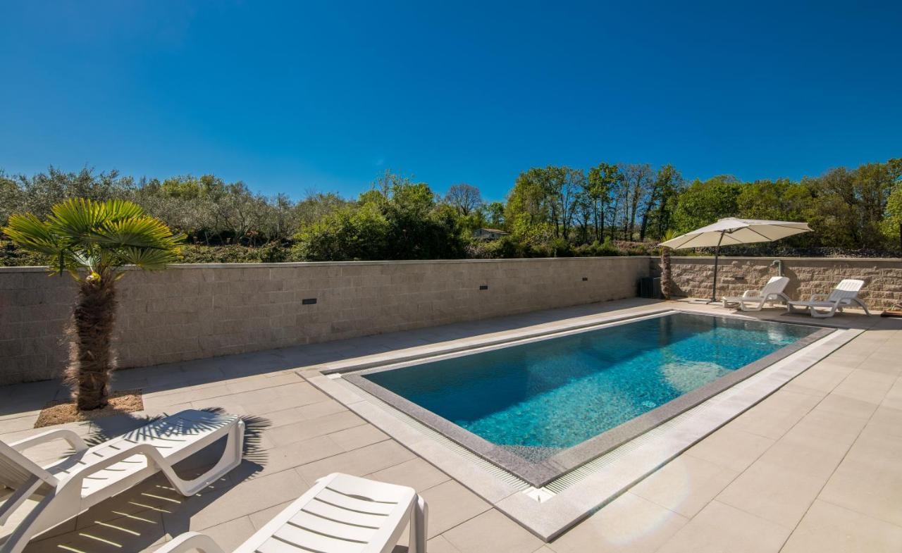 Luxury Villa Weiss - Malinska - Heated Pool - Central Floor Heating In Winter エクステリア 写真