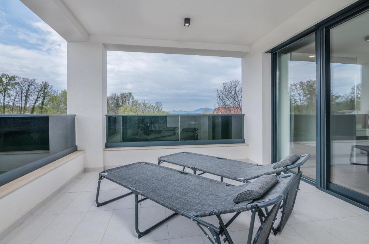Luxury Villa Weiss - Malinska - Heated Pool - Central Floor Heating In Winter エクステリア 写真