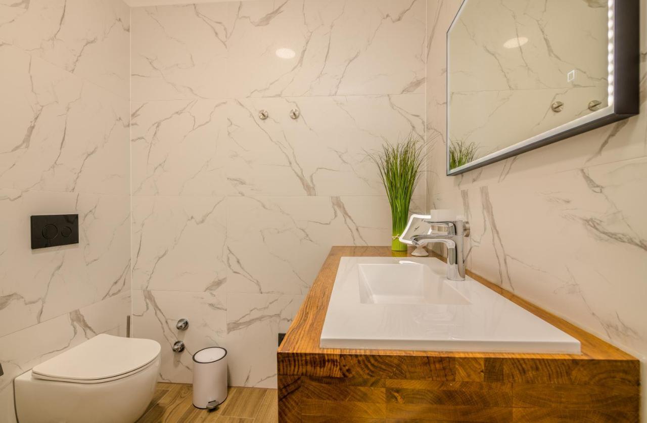 Luxury Villa Weiss - Malinska - Heated Pool - Central Floor Heating In Winter エクステリア 写真