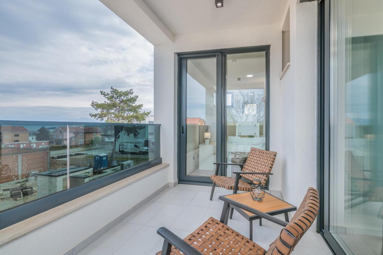 Luxury Villa Weiss - Malinska - Heated Pool - Central Floor Heating In Winter エクステリア 写真