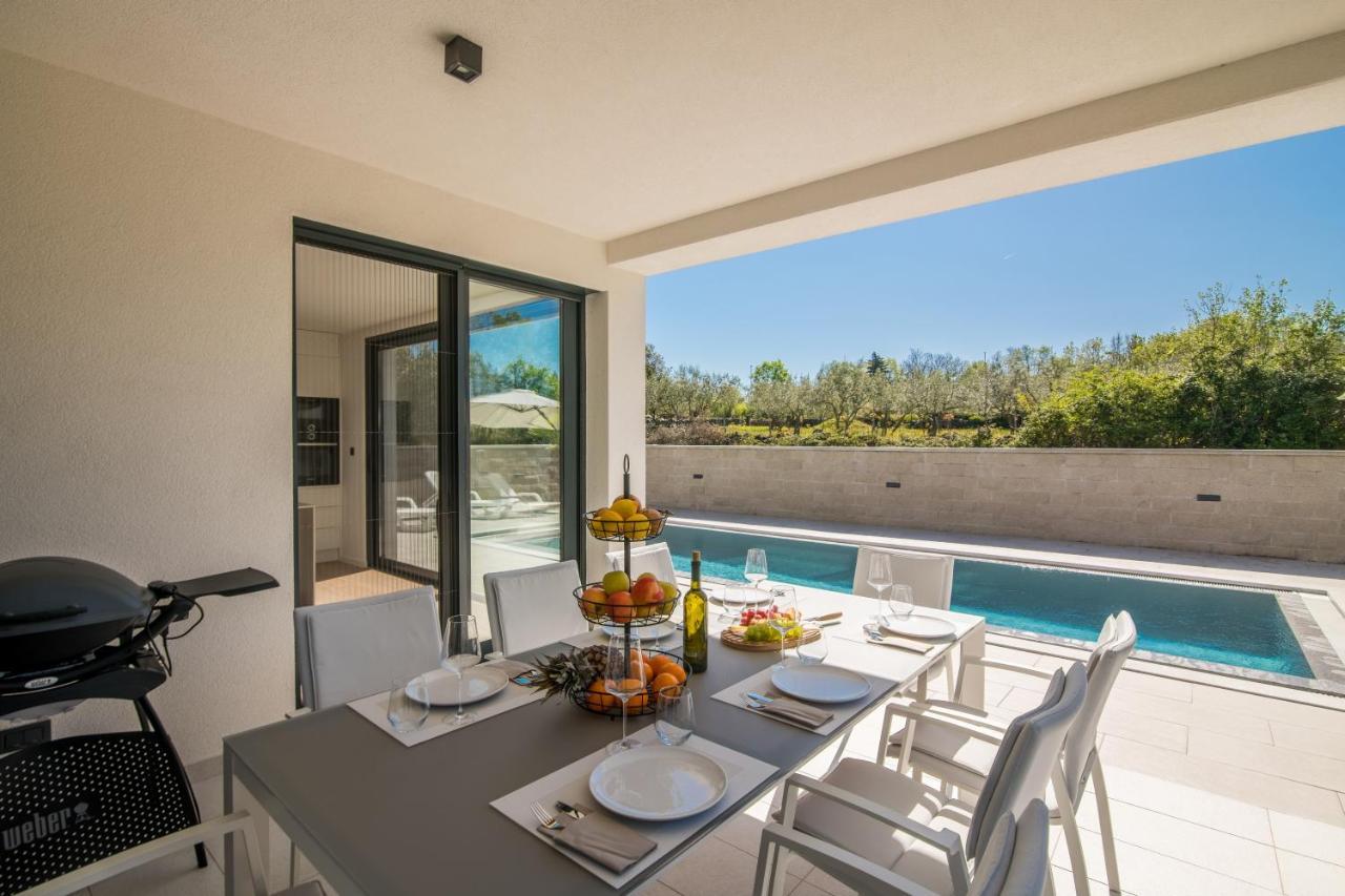 Luxury Villa Weiss - Malinska - Heated Pool - Central Floor Heating In Winter エクステリア 写真