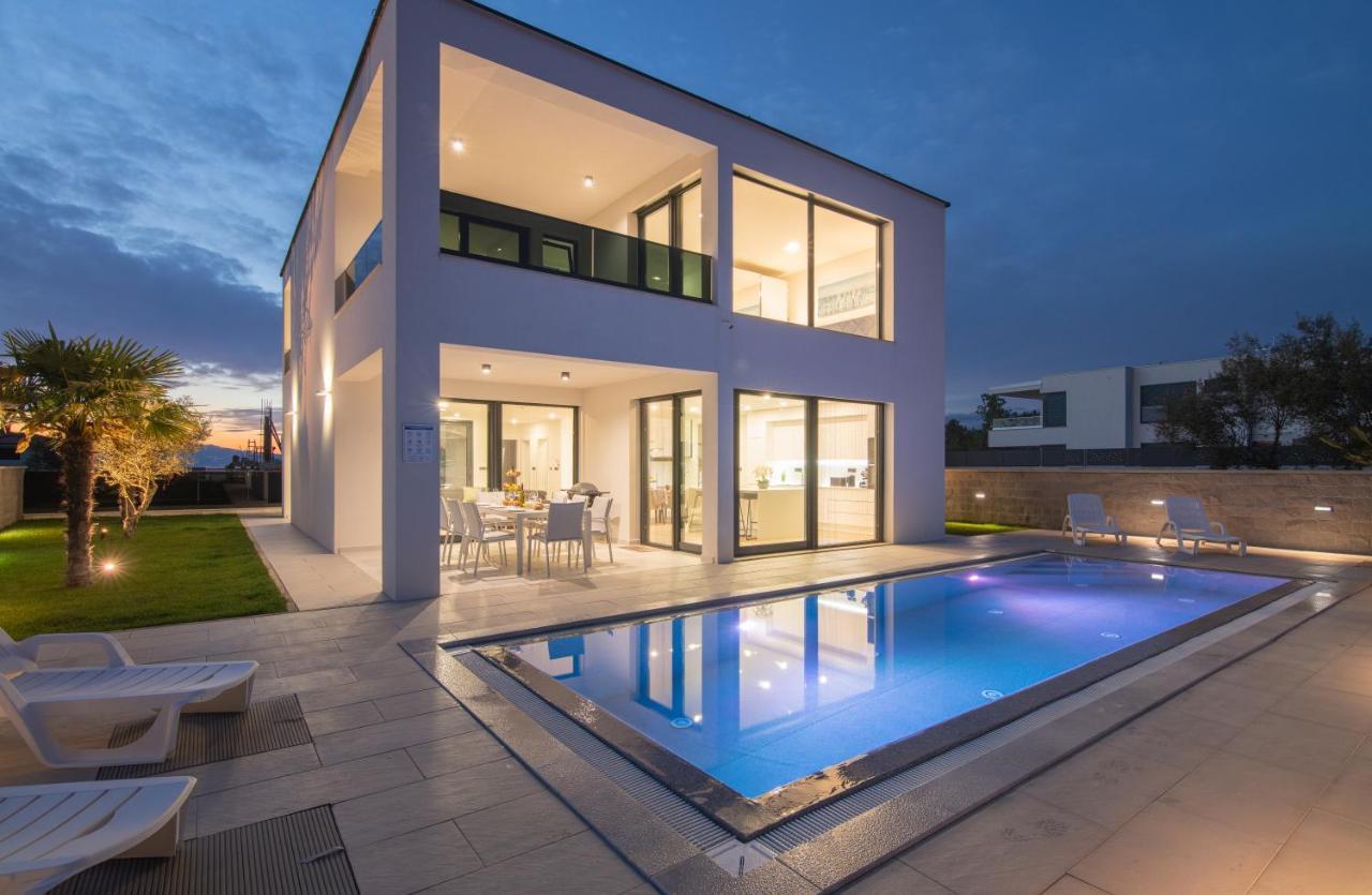 Luxury Villa Weiss - Malinska - Heated Pool - Central Floor Heating In Winter エクステリア 写真